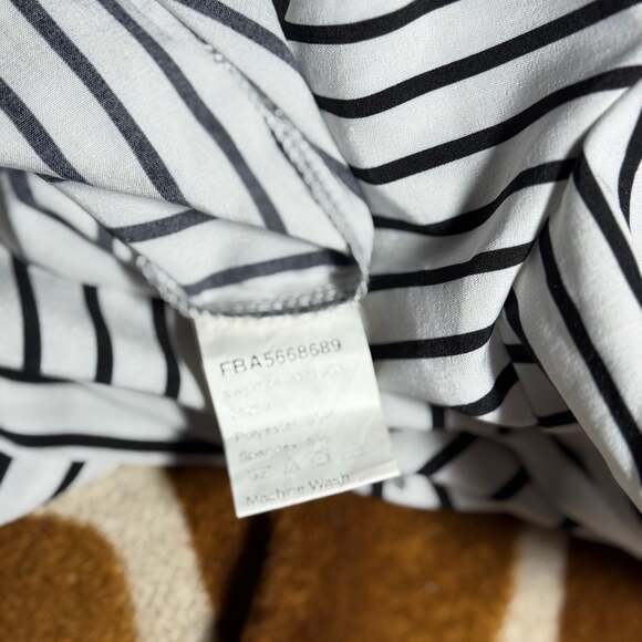 SHEIN Vertical Striped V-Neck Cami Romper with Belt - Picture 4 of 7